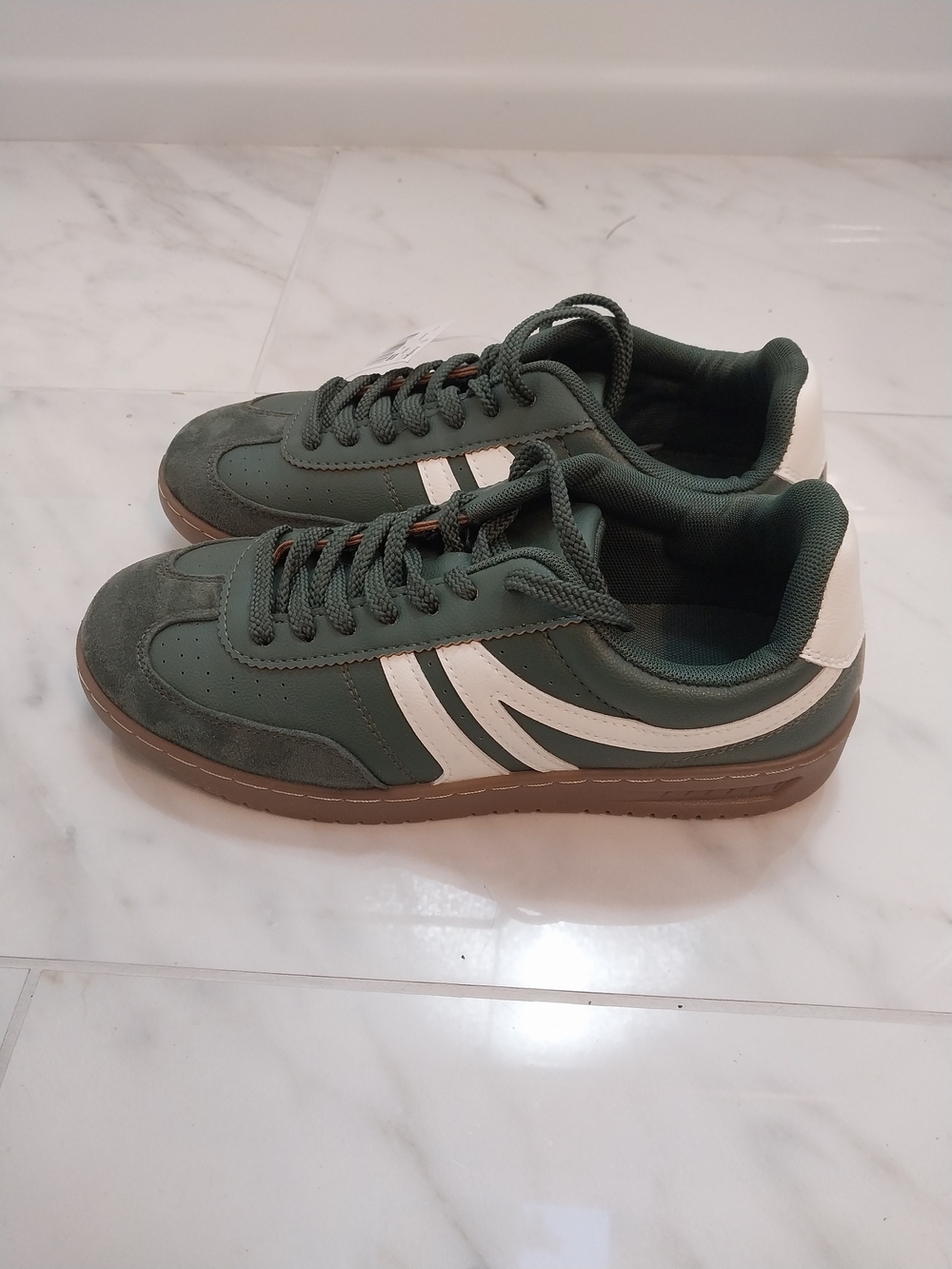 Women's Size 9 Green Casual Sneakers with White Stripes